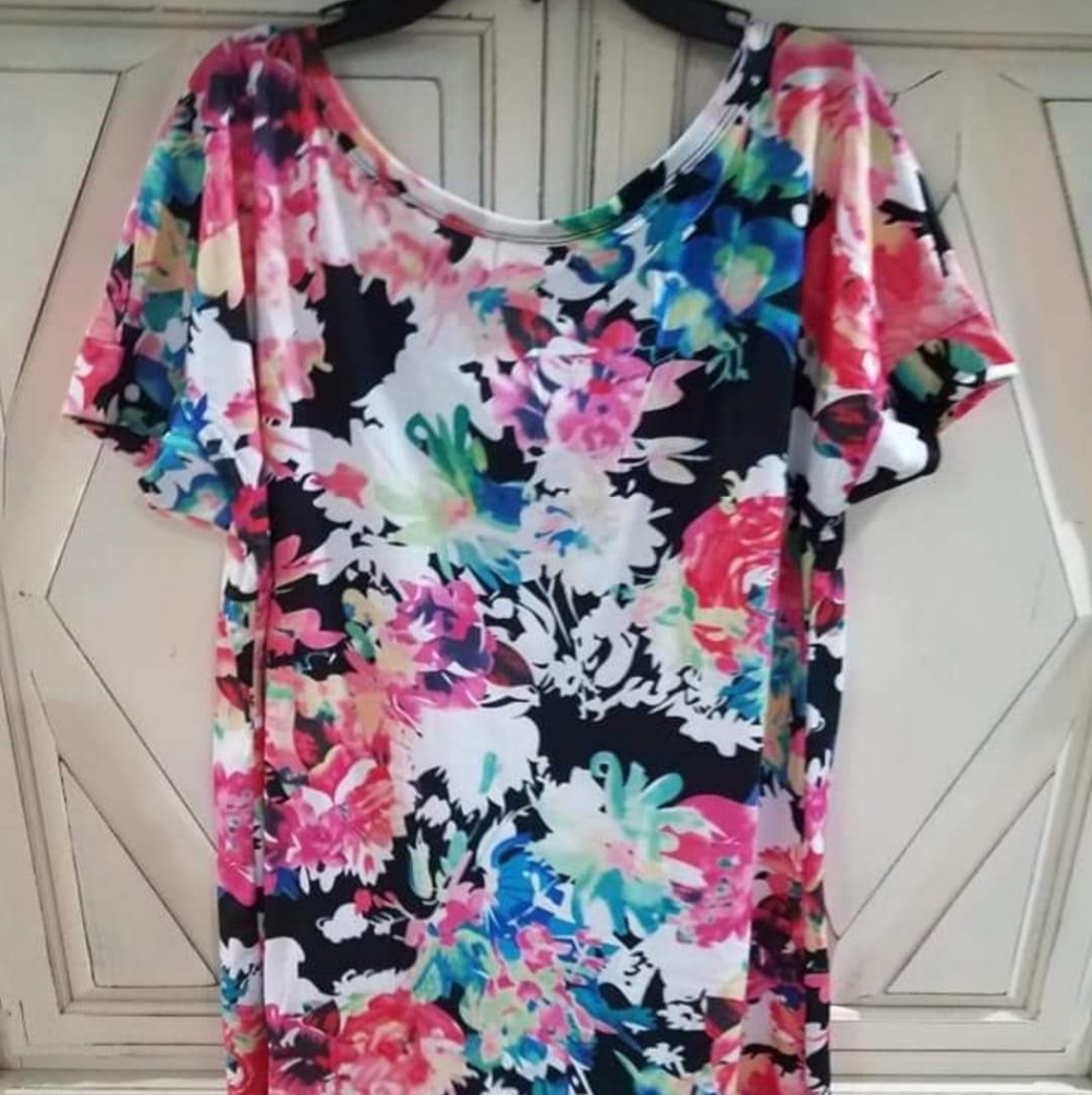 NWOT Floral Top/Tunic Super cute and soft!